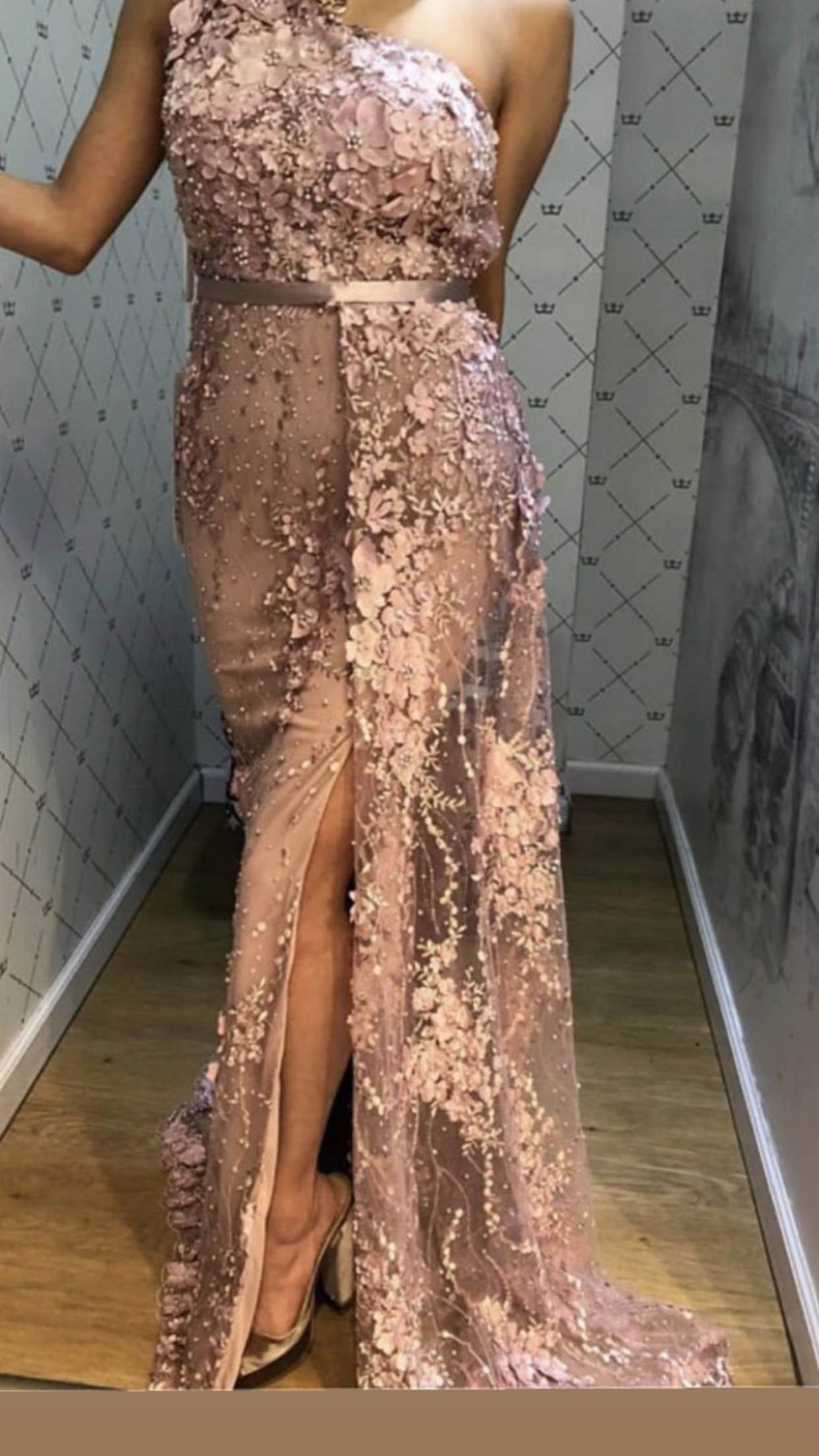 Robe Assela