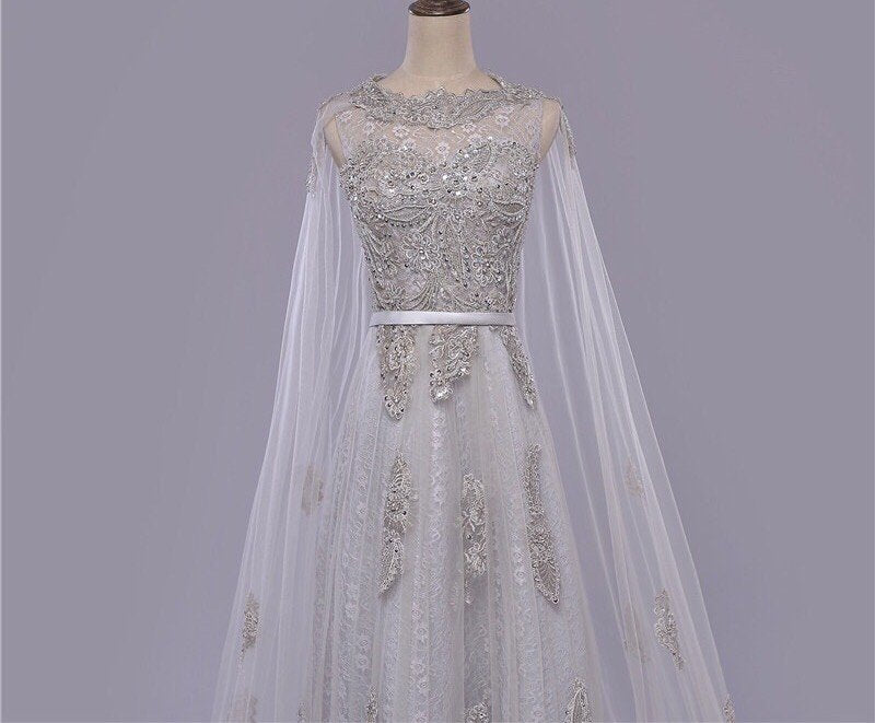 Robe cape dentelle
