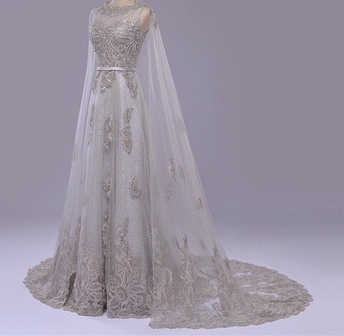 Robe cape dentelle